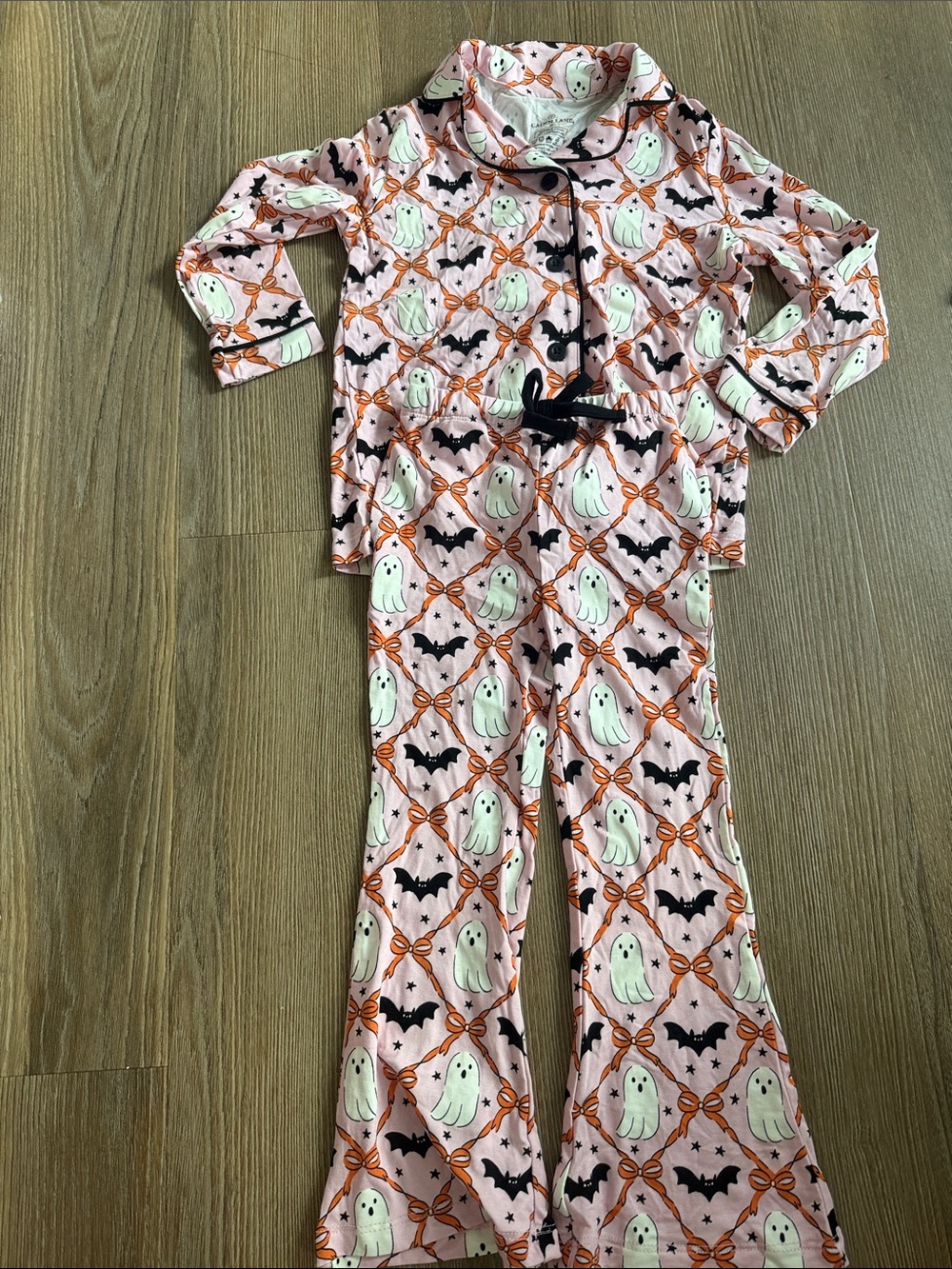 NWOT Caden Lane Two Piece Flares Lounge Set in Boo Babes - 2T